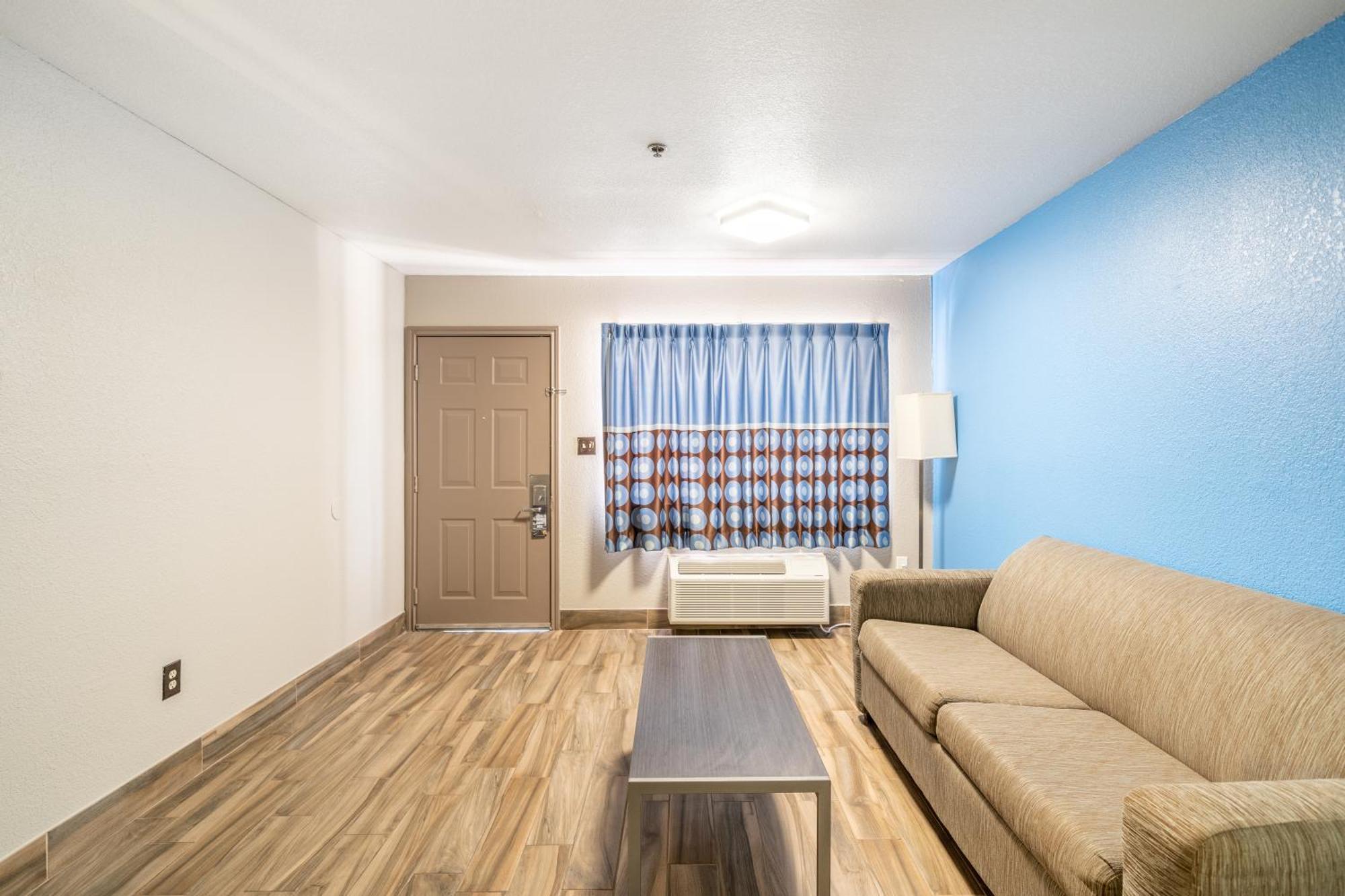 Super 8 By Wyndham San Antonio/Riverwalk Area Exterior photo