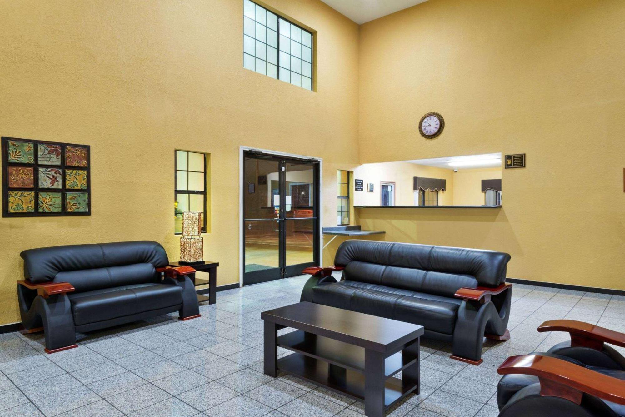 Super 8 By Wyndham San Antonio/Riverwalk Area Exterior photo